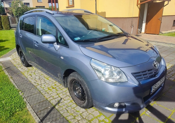 Toyota Verso cena 19900 przebieg: 261271, rok produkcji 2010 z Bodzentyn małe 67